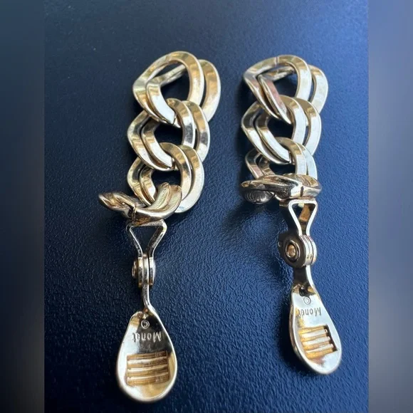 Vintage Monet gold tone chain necklace and clip-on earring set - Picture 7 of 10